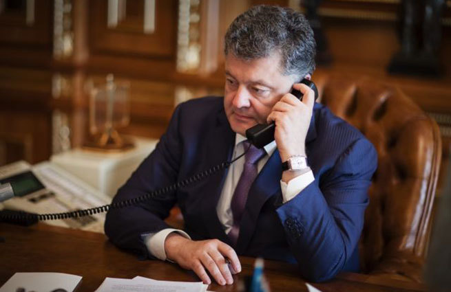 Порошенко и Байден договорились продолжить координацию действий по реализации мирного плана урегулирования ситуации в Донбассе и финансово-экономического взаимодействия.