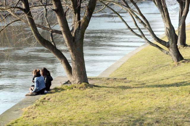 Pentru prima zi de weekend sunt prognozate maxime de până la +11 grade Celsius. Foto: jurnalul.ro