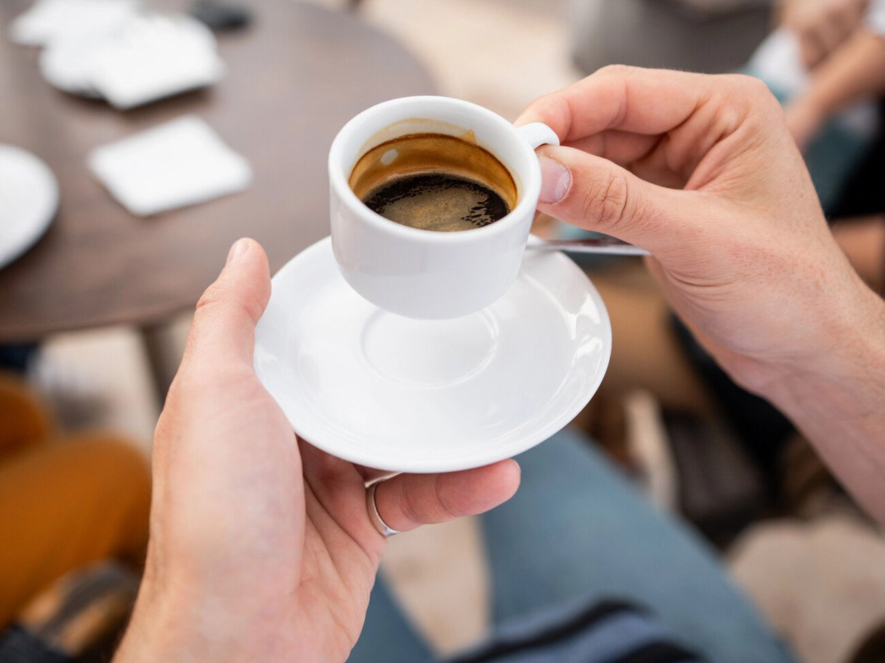 Un studiu clinic a descoperit că o ceașcă de cafea în fiecare zi reduce riscul de aritmii.