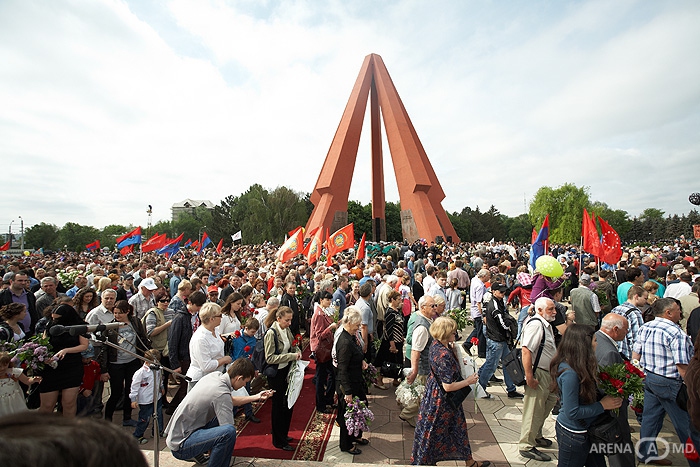 .Decizia vine dupa ce anul trecut Ziua Victoriei a fost marcata cu mare fast, in stil sovietic, in Piata Marii Adunari Nationale.