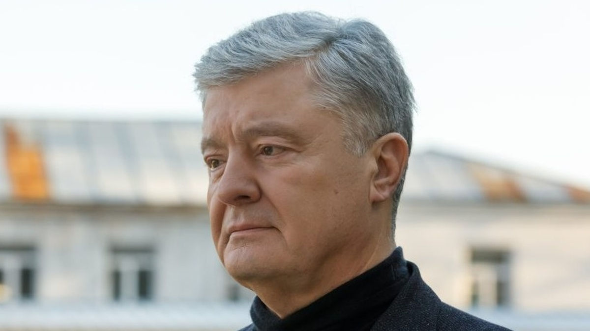 В Украине ввели санкции против экс-президента Порошенко.