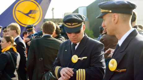 Greva a fost amânată şase luni în urma prăbuşirii unei aeronave a diviziei low-cost Germanwings.