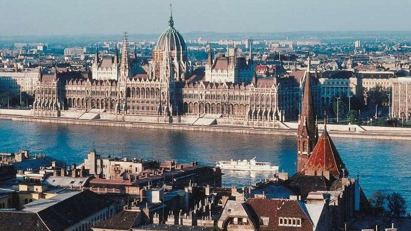 Ungaria insistă ca Ucraina să suspende aplicarea legii educaţiei