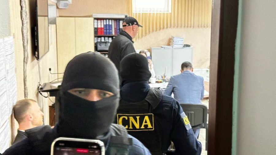 В НЦБК проходит вскрытие и проверка конвертов со списками избирателей Гагаузии.
