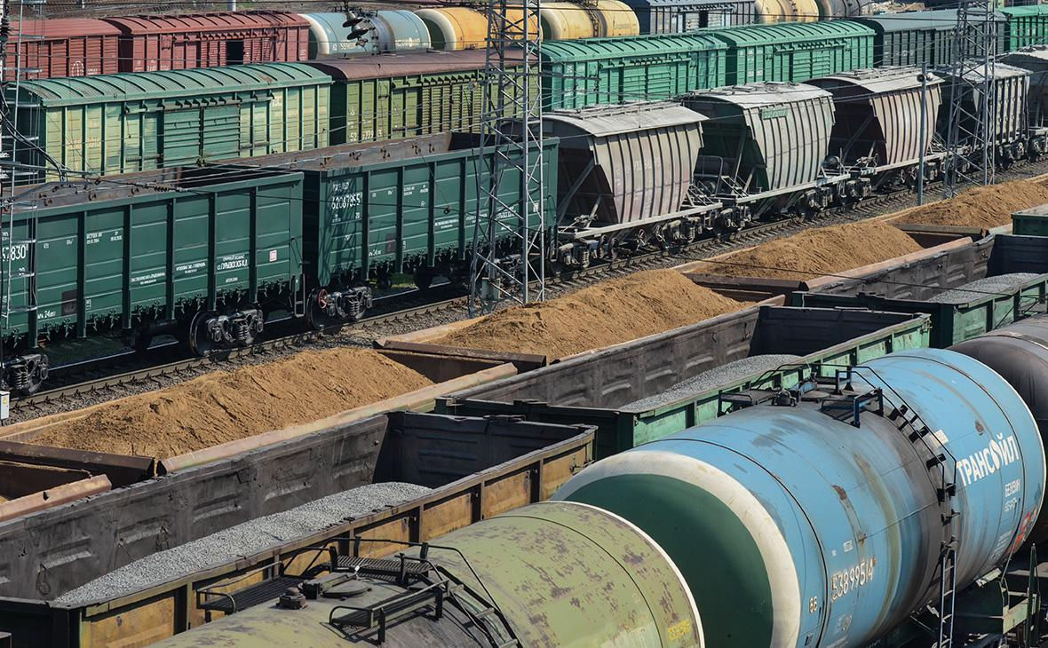CFM scoate la licitație zeci de locomotive și vagoane.