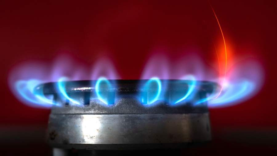 Газовые фьючерсы торговались на уровне $400 за тысячу кубометров.