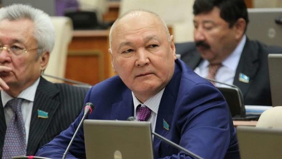 По причине незнания языка Алиев выбывает из гонки за президентское кресло.