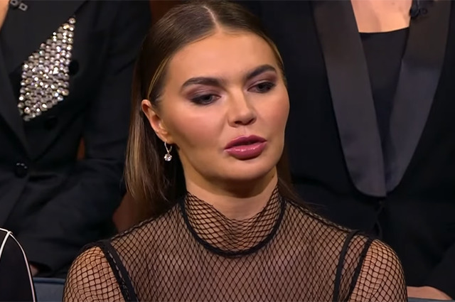 Алина Кабаева в прозрачном платье пришла на шоу Урганта.