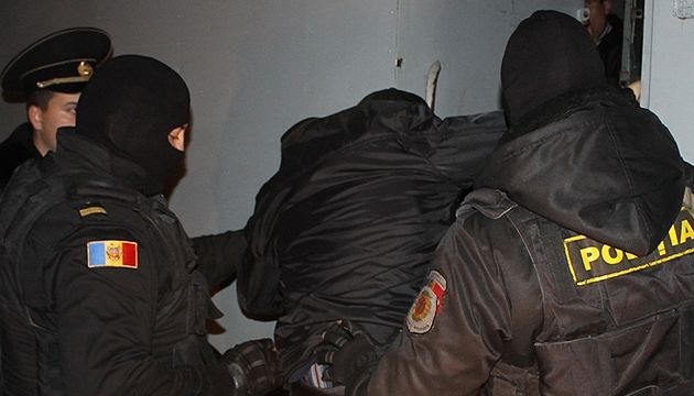 Прокуратура и следственный комитет взяли штурмом несколько наркопритонов.