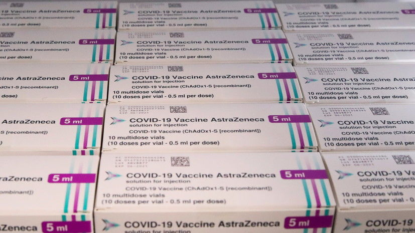 Еврокомиссия не намерена отказываться от поставок вакцины AstraZeneca.
