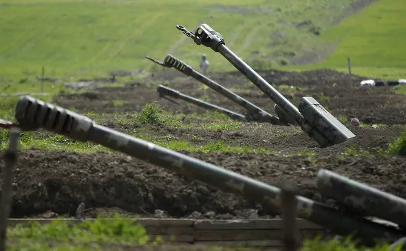 Власти Нагорного Карабаха ввели военное положение.