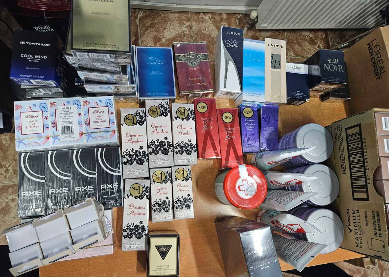 На КПП "Костешты" конфисковали коммерческую партию косметики и парфюмерии.