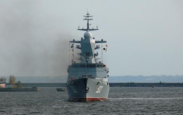 Корабли Калининград и Минск зашли в порт Севастополя в 21.10.
