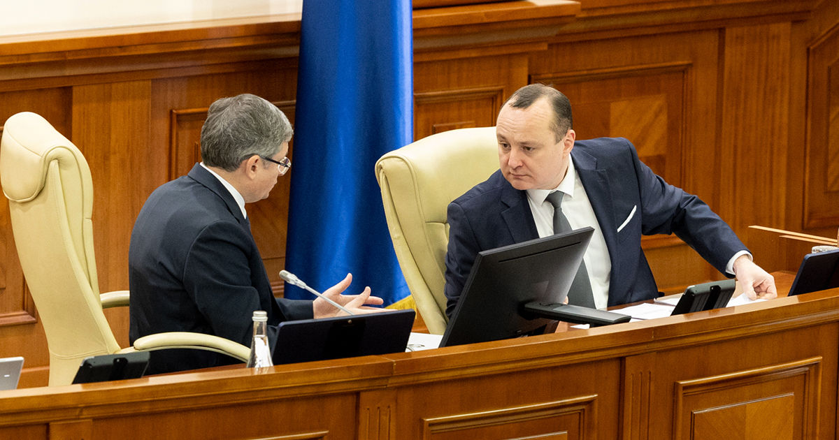 Blocul Comuniștilor și Socialiștilor propune limitarea salariilor funcționarilor publici.
