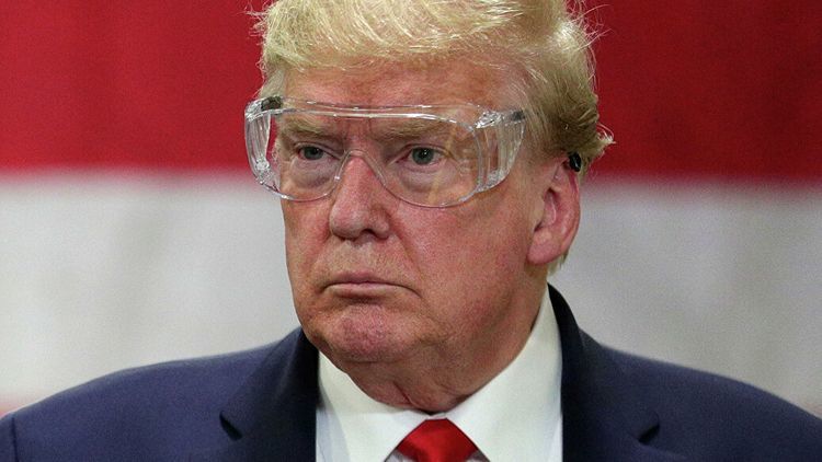 Трамп уверен, что коронавирус исчезнет сам.