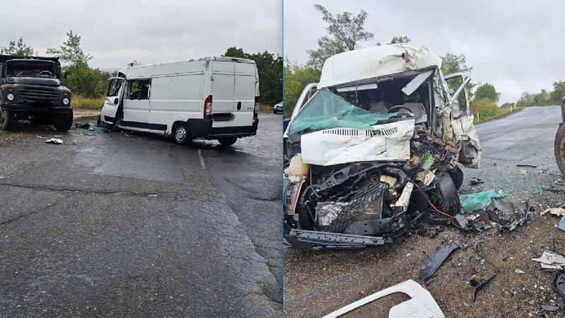 Un microbuz a intrat violent într-un ZIL la Puhoi: Ambii șoferi, spitalizați.