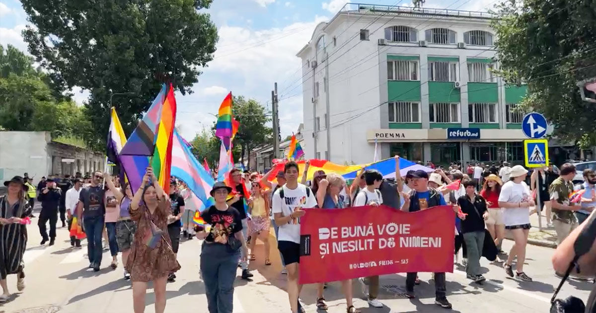 В центре Кишинева проходит ЛГБТ-марш.