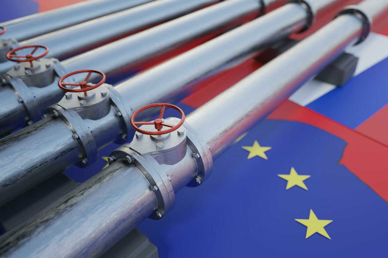 Bloomberg: 50% российской нефти, от которой откажется Евросоюз, купят другие страны.