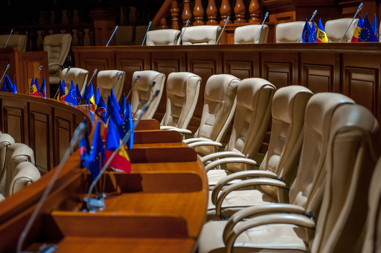 В парламентских комиссиях и делегациях произошли перестановки.