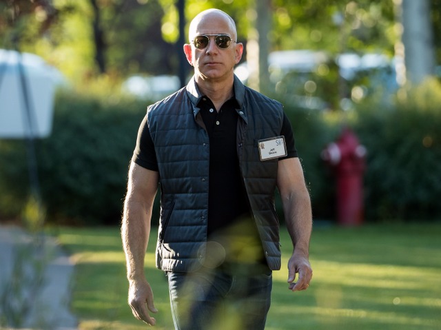 Amazon trece în faţa Google şi ajunge a doua cea mai valoroasă companie din lume.