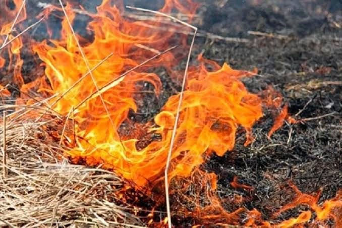 Un bărbat a suferit arsuri încercând să stingă singur un incendiu la Edineț.