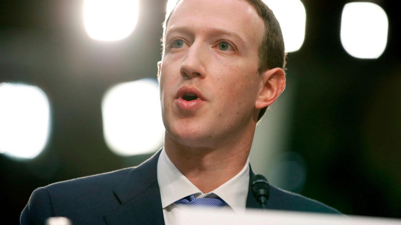 Mark Zuckerberg l-a depășit pe Jeff Bezos în mărimea averii.