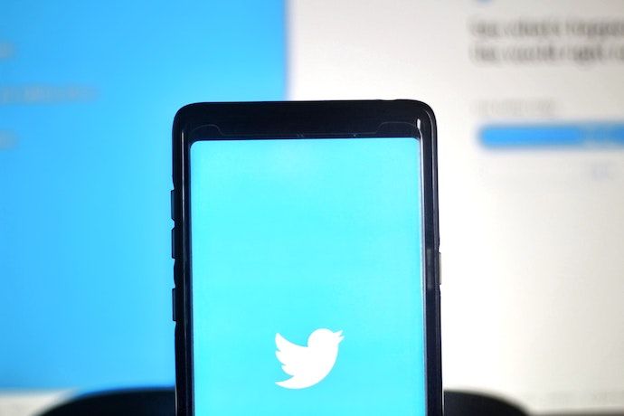 Twitter приостановил верификацию профилей.