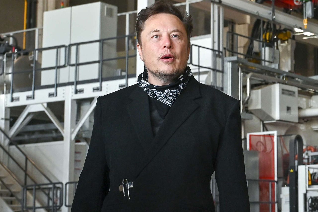 Forbes: Илон Маск потерял 35% своего состояния с ноября 2021 года.
