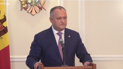 Președintele Igor Dodon a fost luat la rost de mai multe persoane de la Piața Centrală.