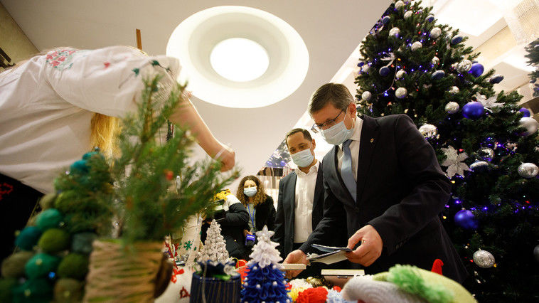 Гросу поздравил граждан с Рождеством: Желаю насладиться теплом близких.