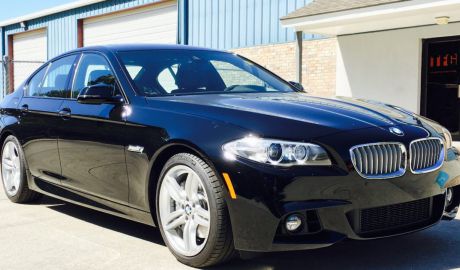 Un hoţ care a furat o maşină BMW a fost prins într-un mod extrem de interesant.