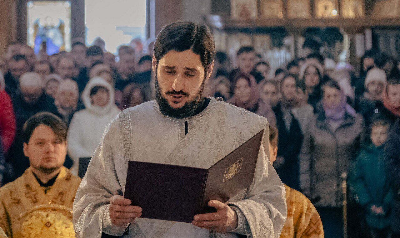 Preotul Valuța nu mai poate oficia slujbe: El neagă acuzațiile.
