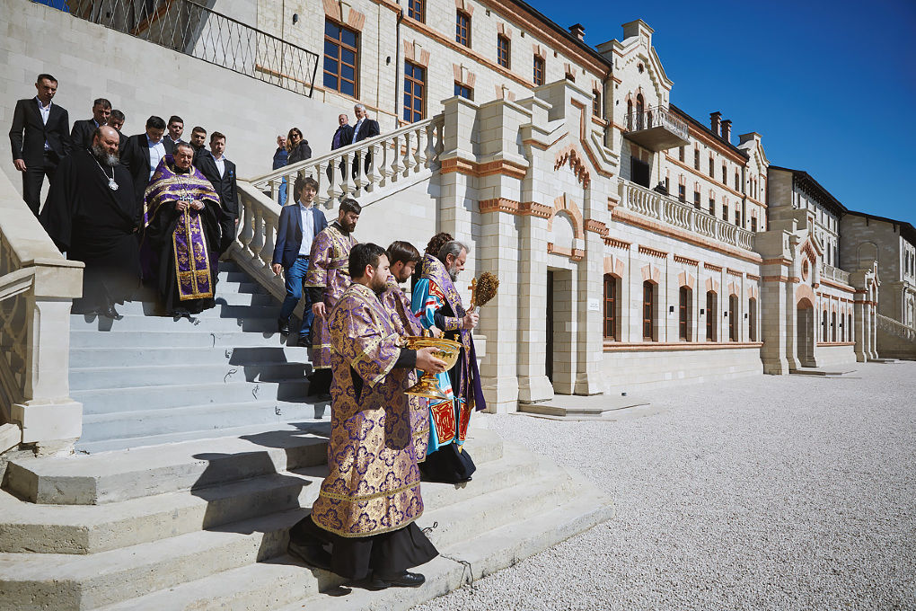 ÎPS Vladimir, Mitropolitul Moldovei, a sfințit Castelul Mimi. 