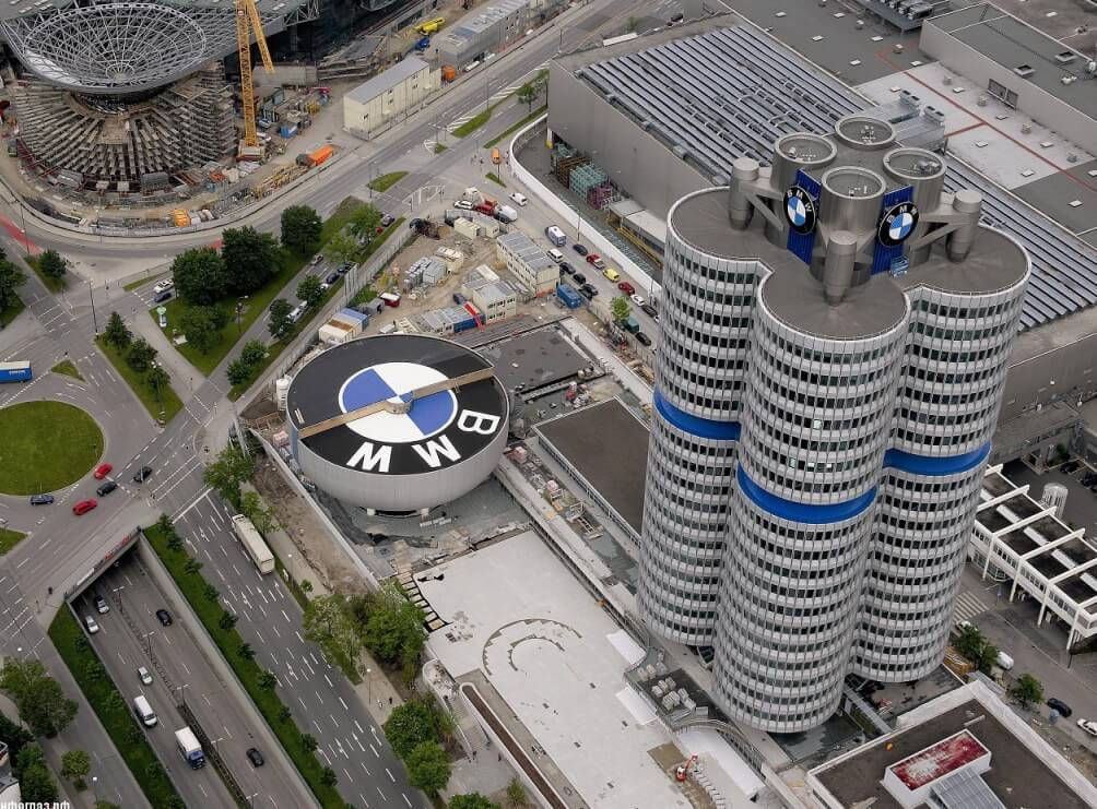 BMW вслед за Volkswagen планирует сократить 8 000 рабочих мест.