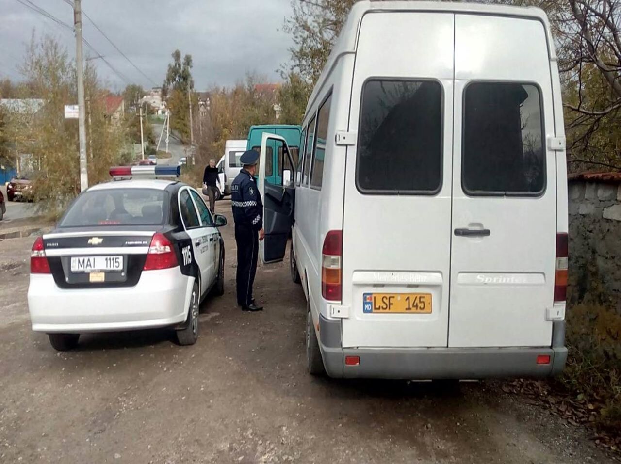 Pasageri în pericol. Șoferul unui microbuz de rută, băut la volan. Foto: politiacapitalei.md