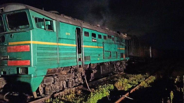 В Кантемирском районе поезд столкнулся с авто, водитель в больнице.