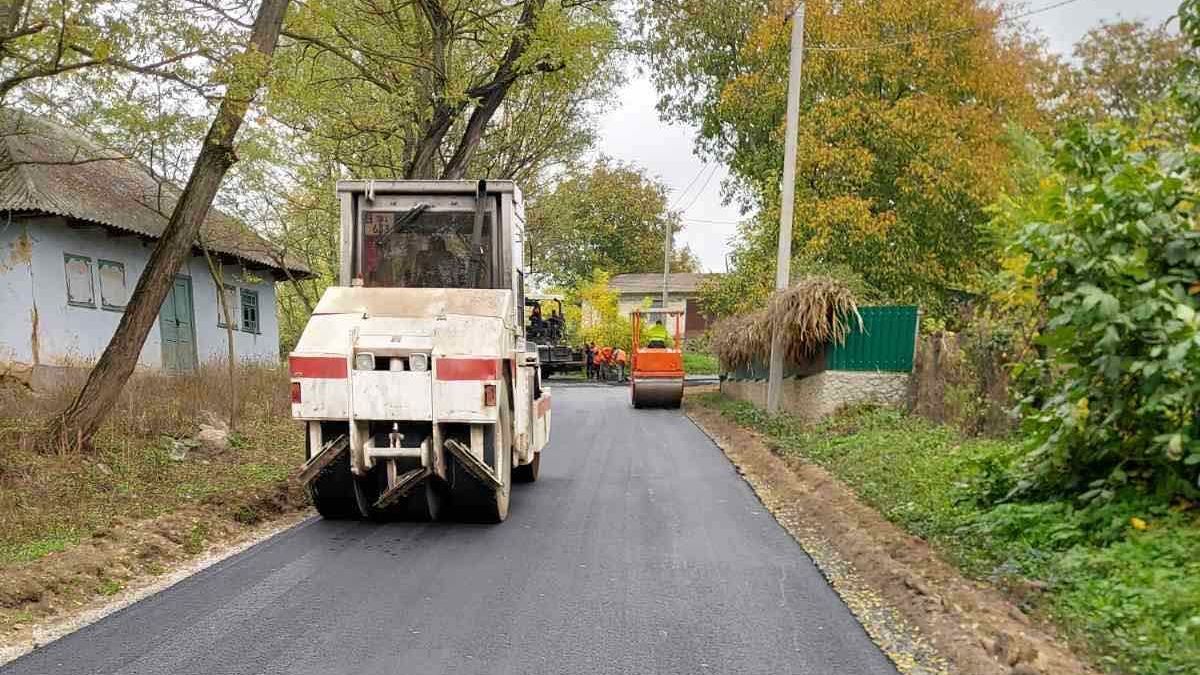 Работы по программе "Хорошие дороги для Молдовы - 2020" завершены в трех районах.