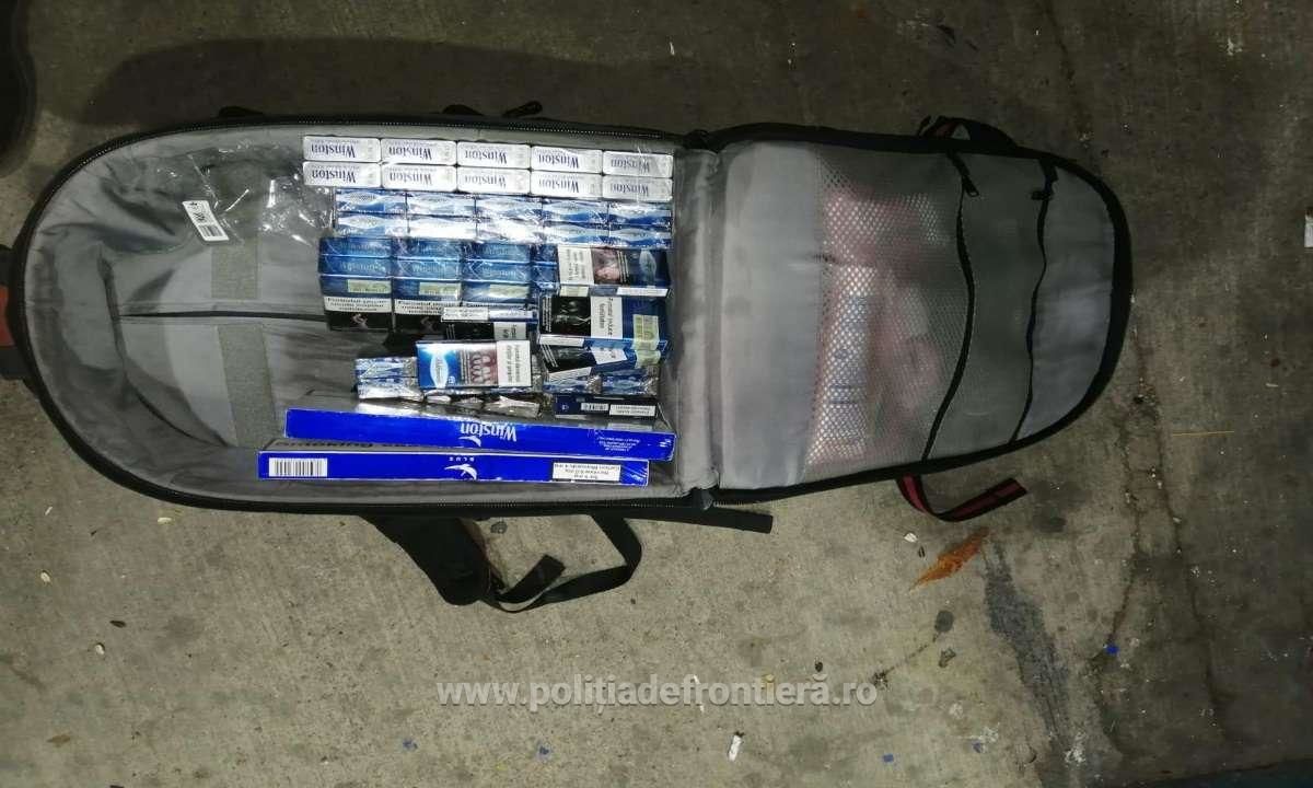 На границе Румынии у молдаванина изъяли более 5300 контрабандных сигарет.