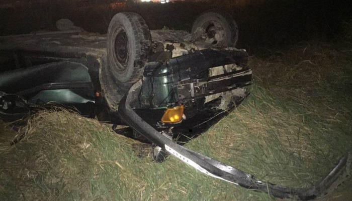  Un tânăr de 31 de ani a murit, iar alți doi sunt grav răniți, după ce o mașină s-a răsturnat