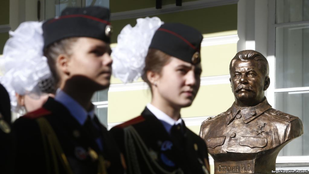 Busturile lui Stalin și Lenin au fost dezvelite pe Aleea conducătorilor de la Moscova.