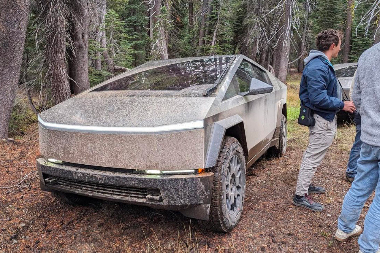 Tesla провела испытания Cybertruck в калифорнийском лесу.