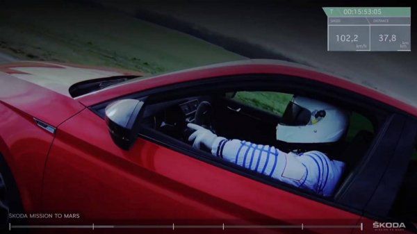 Компания Skoda спародировала отправление электрокара Tesla Roadster к Марсу на ракете-носителе Falcon Heavy. 