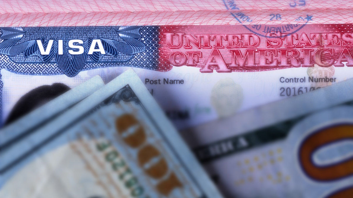 США будут взимать залог до 15 тысяч долларов с соискателей виз.
