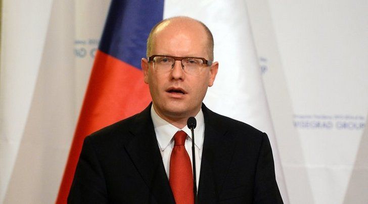 Премьер Чехии решил не торопиться с отставкой.