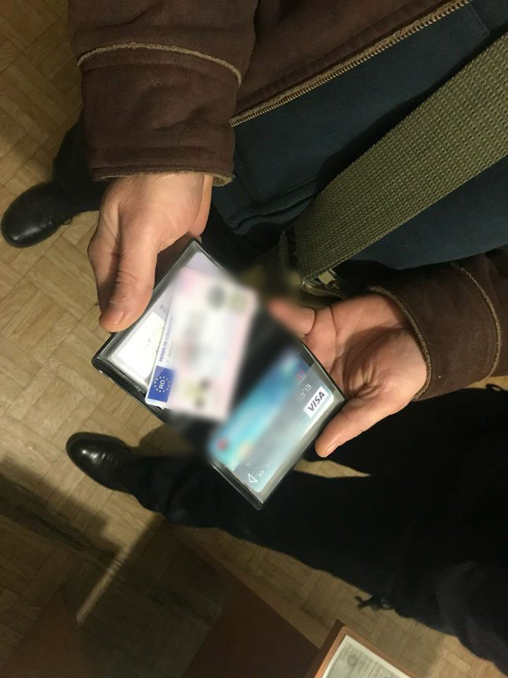 Pasager cu permis de conducere fals. Urma să-l transmită în Franța