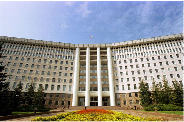 Парламент утвердил повестку дня на две недели.