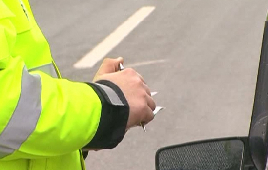 Poliţistul a fost reţinut în flagrant imediat după primirea banilor estorcaţi.