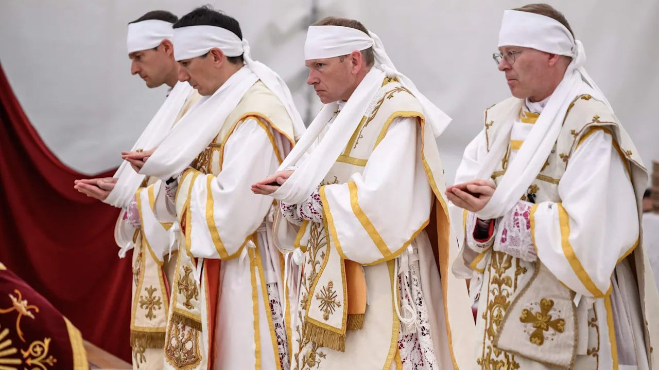 Vaticanul a excomunicat liderii Fraternității Catolice Tradiționaliste Sfântul Pius al X-lea.