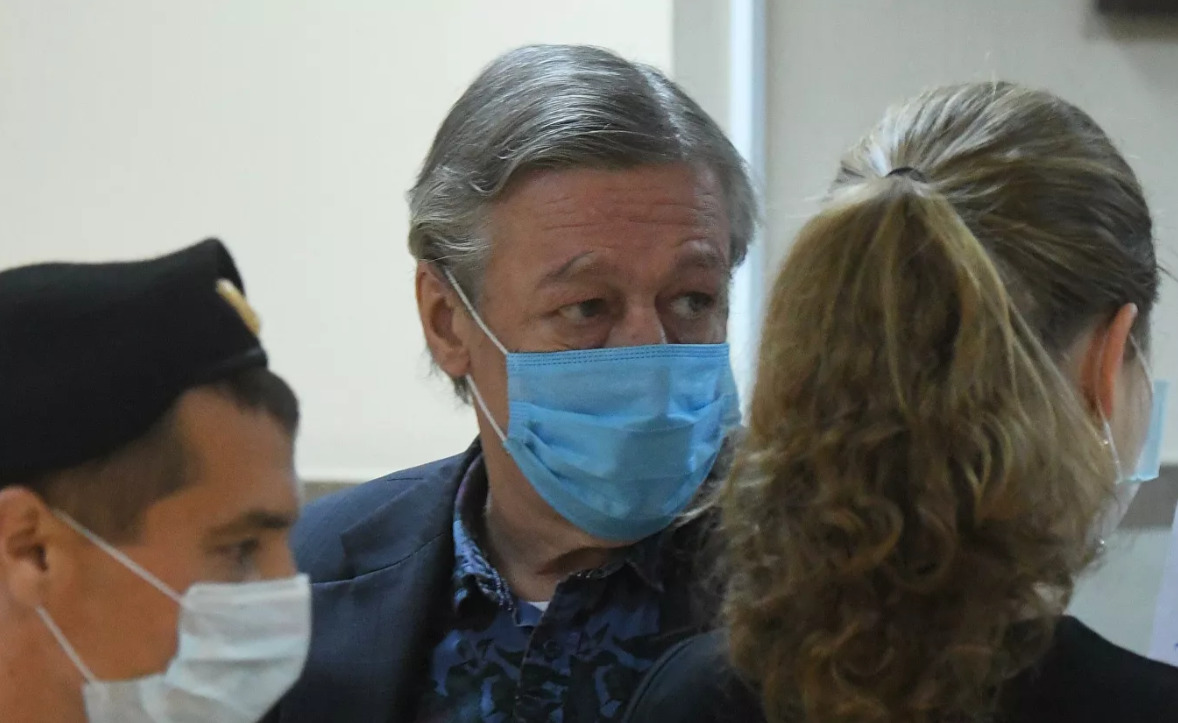 Суд признал Ефремова виновным в ДТП.