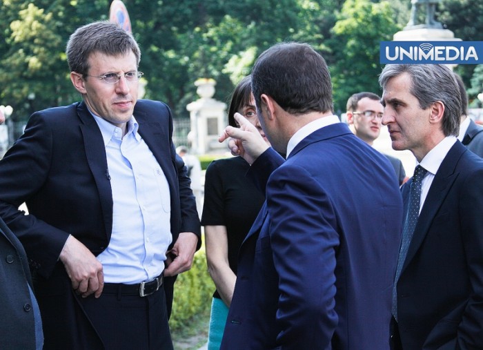 În urma declarațiilor făcute de Chirtoacă, Filat i-a răspuns pe o rețea de socializare.